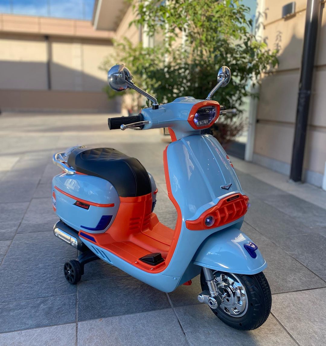 Children's electric scooter with rechargeable battery